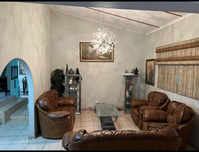 6 BEDROOM HOUSE FOR SALE IN CASHAN